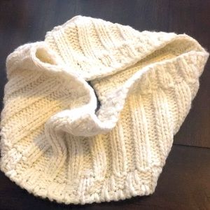NWT Gap White With Gold Speckles Knitted Infinity Scarf